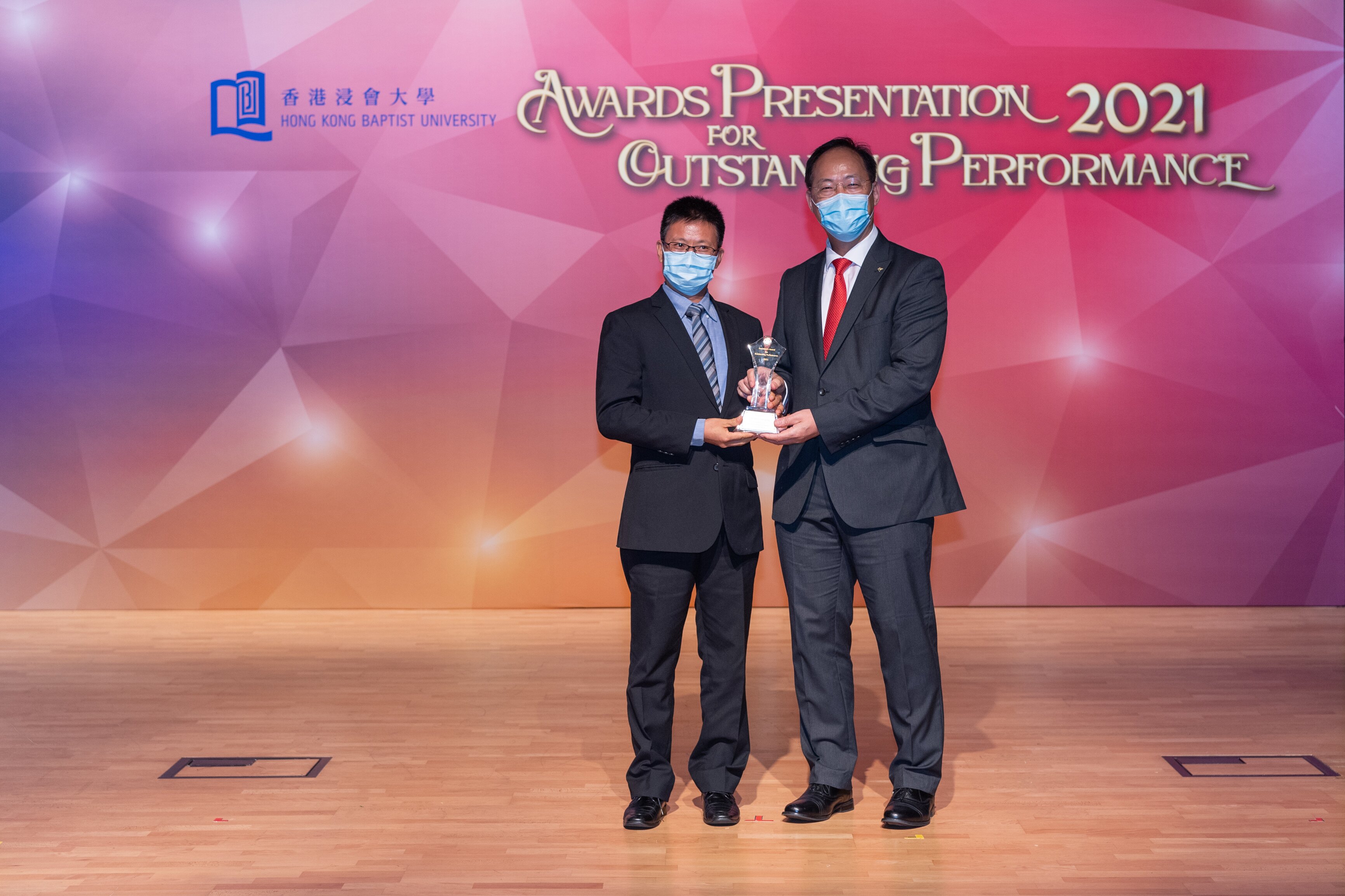 Dr. Prof Zhou receives the President’s Award for Outstanding Performance in Scholarly Work