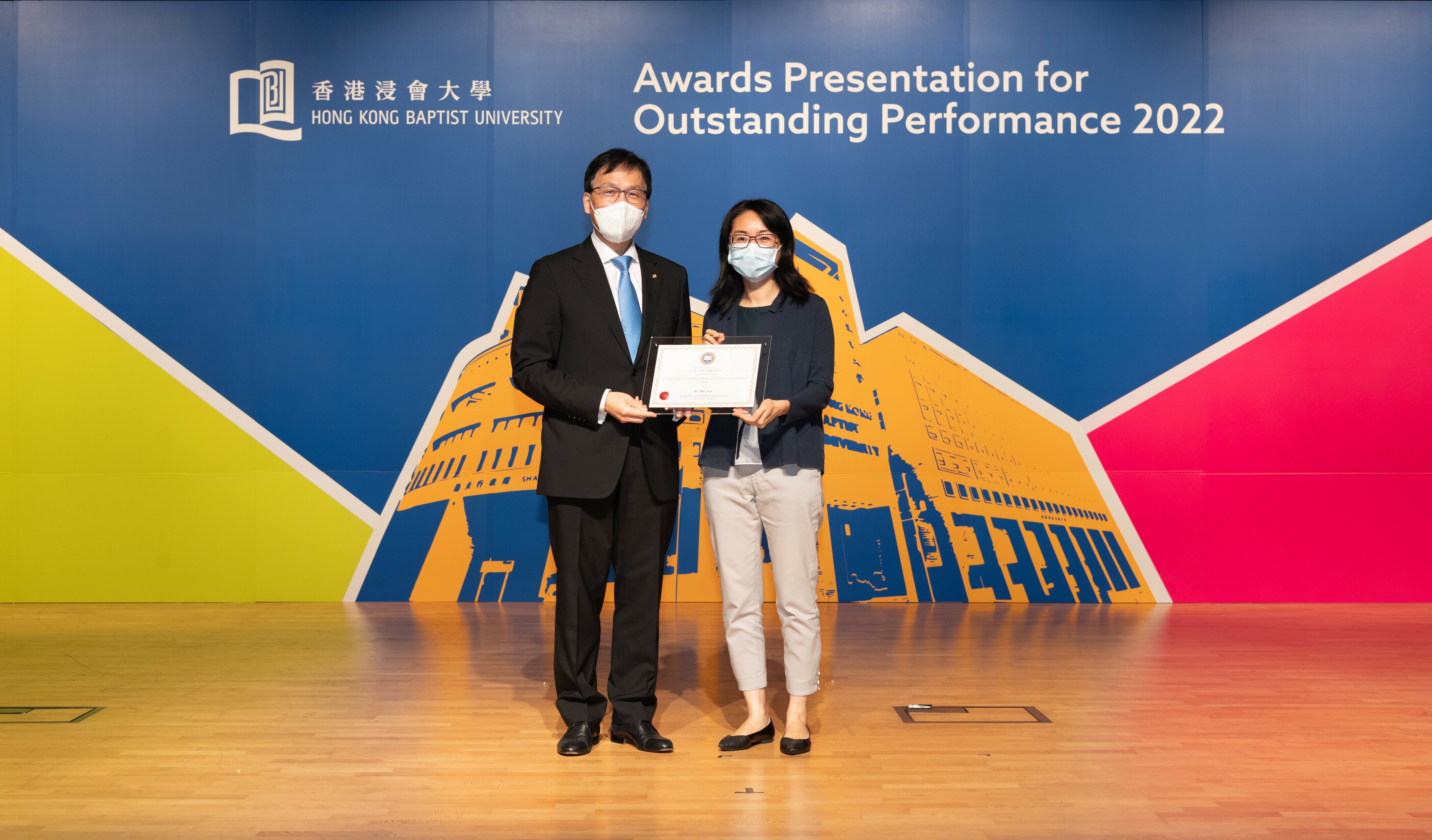 Associate Professor SHI Jue and Associate Professor HUANG Zhifeng were presented with Faculty/School/Academy Performance Award in Scholarly Work and Research Supervisio