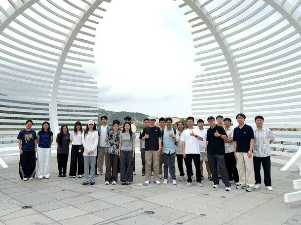 From Classroom to the Real World: Physics Students Explore Nuclear Energy at Daya Bay